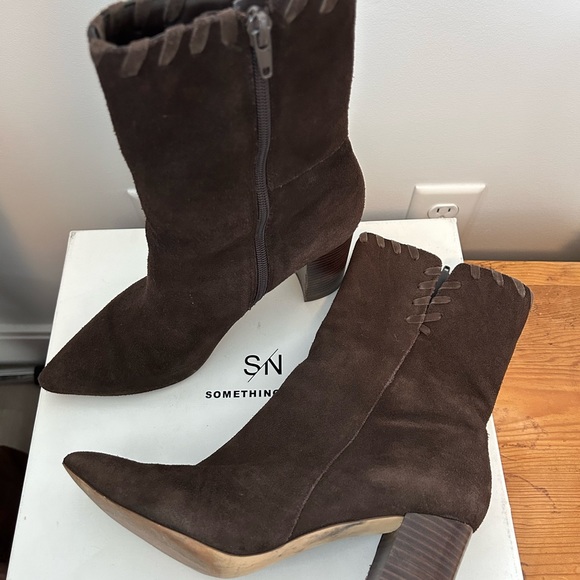 Something Navy Genuine Suede Chocolate Brown Boot Size 9 - Picture 2 of 6